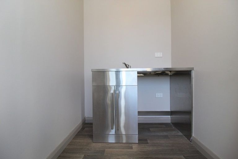 Photo of property in 30 Timaru Road, Waimate, 7924