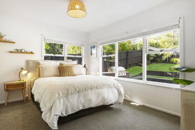 Photo of property in 1/13 Howard Road, Northcote, Auckland, 0627
