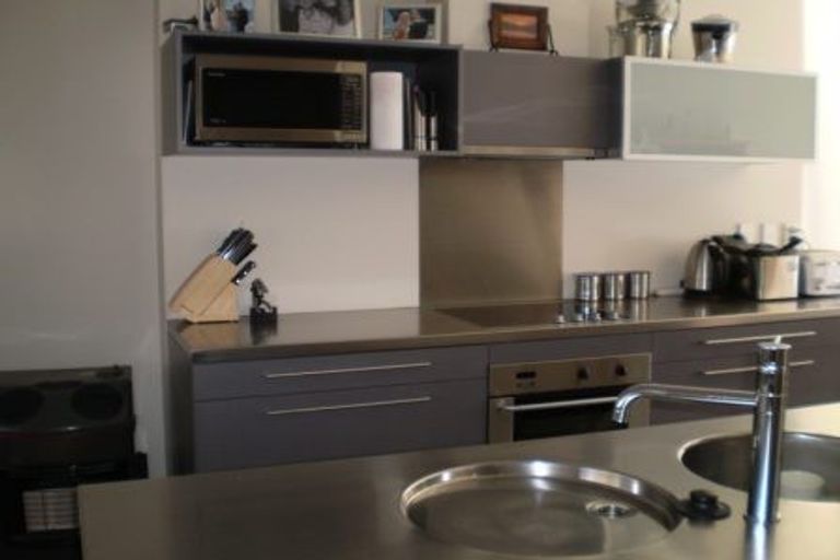 Photo of property in 21/2 Onslow Road, Khandallah, Wellington, 6035