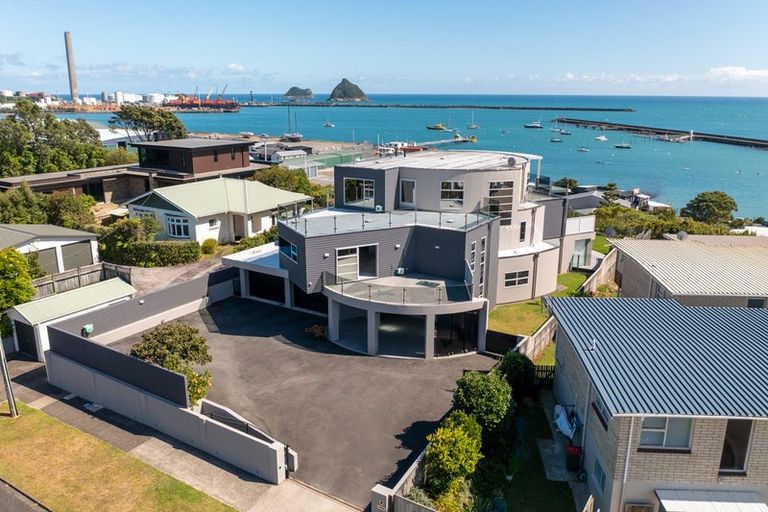 Photo of property in 18 Roy Terrace, Moturoa, New Plymouth, 4310