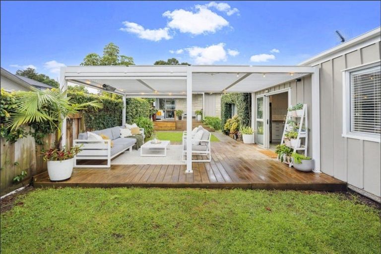 Photo of property in 90 Crawford Avenue, Mangere Bridge, Auckland, 2022