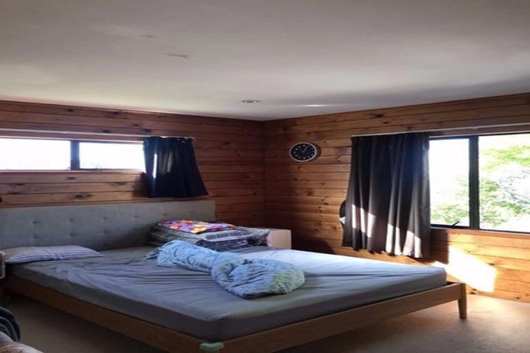 Photo of property in 12 Thalia Place, Totara Vale, Auckland, 0629