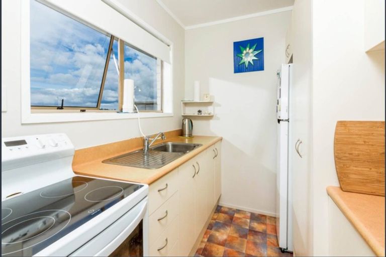 Photo of property in 1/819 East Coast Road, Northcross, Auckland, 0630