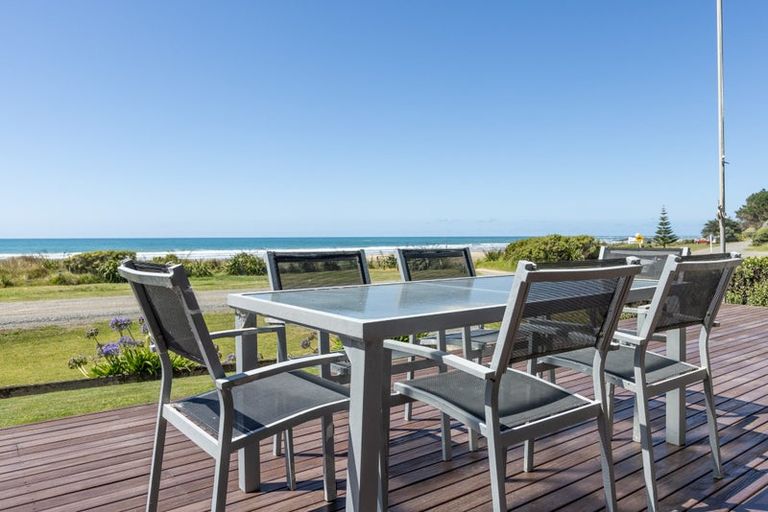 Photo of property in 68 Pourerere Road, Pourerere, Omakere, 4271