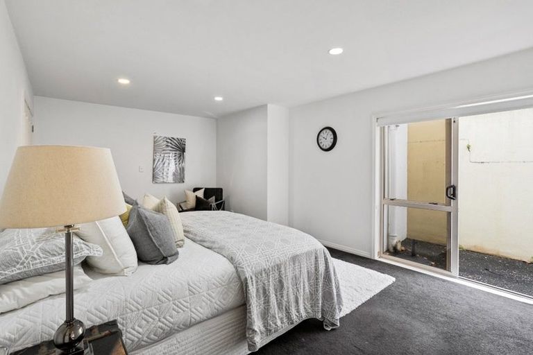 Photo of property in 1/25 Churchill Road, Murrays Bay, Auckland, 0630