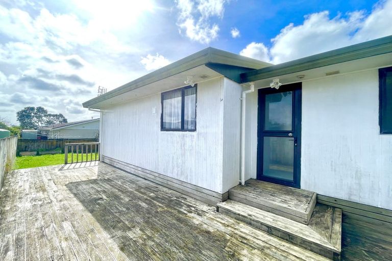 Photo of property in 2/84 Lynwood Road, New Lynn, Auckland, 0600