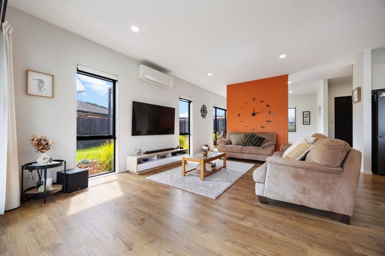Photo of property in 23 Vogwill Road, Kumeu, 0810