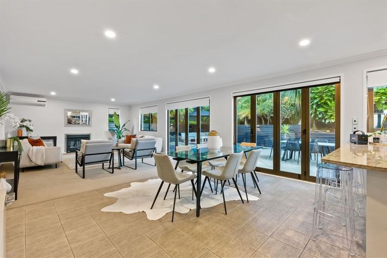 Photo of property in 14 San Martin Place, Goodwood Heights, Auckland, 2105