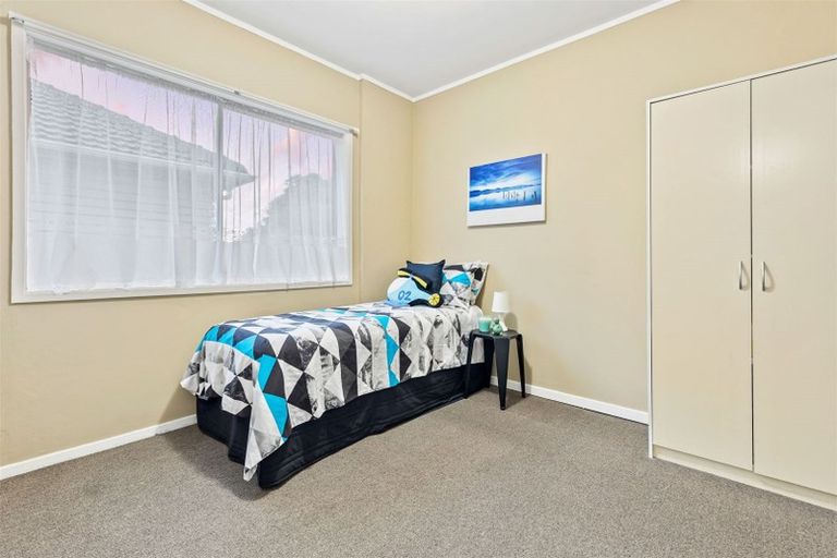 Photo of property in 1/10 Sunnyside Road, Sunnyvale, Auckland, 0612