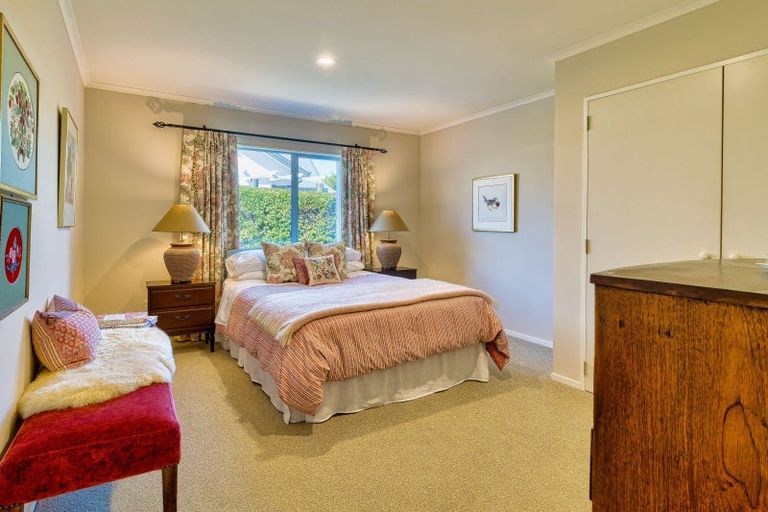 Photo of property in 6 Kingsgate Close, Havelock North, 4130