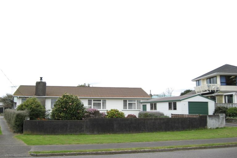 Photo of property in 5 Fitzroy Road, Fitzroy, New Plymouth, 4312