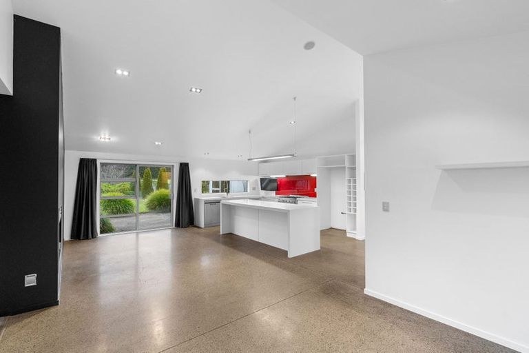 Photo of property in 51 Waikawa Beach Road, Manakau, Levin, 5573