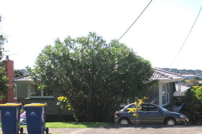 Photo of property in 1/623 Beach Road, Rothesay Bay, Auckland, 0630