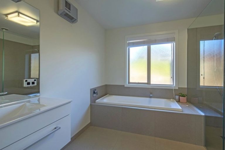 Photo of property in 18 Bevan Place, Wanaka, 9305