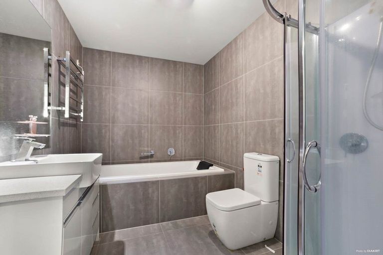 Photo of property in 36 Sohlue Place, Oteha, Auckland, 0632