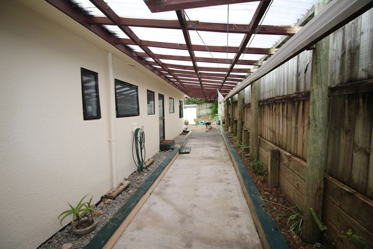 Photo of property in 1/380 West Coast Road, Glen Eden, Auckland, 0602