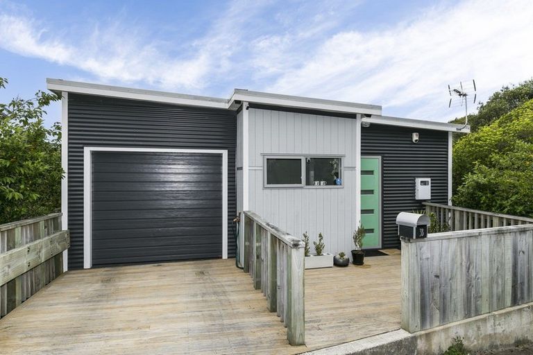 Photo of property in 3b Chester Road, Tawa, Wellington, 5028