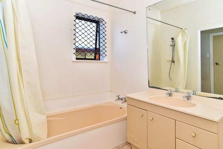 Photo of property in 57 Cambridge Terrace, Papatoetoe, Auckland, 2025