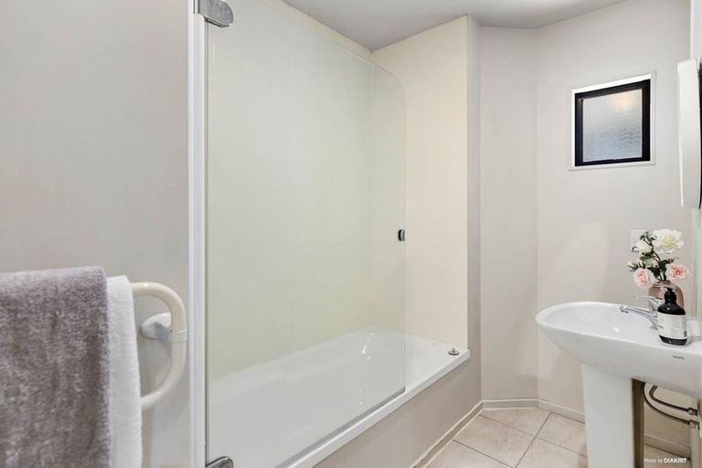 Photo of property in 49a Rehia Road, Massey, Auckland, 0614