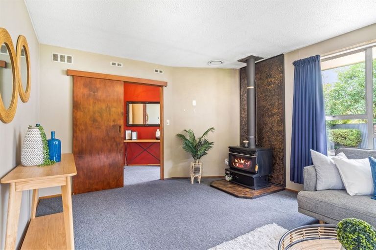 Photo of property in 6 Bidwell Place, Hillmorton, Christchurch, 8025