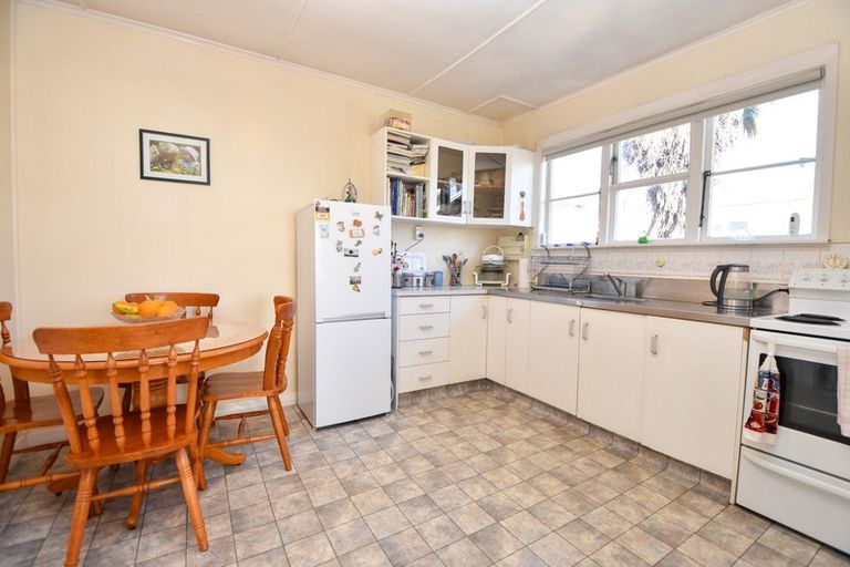 Photo of property in 16 Richmond Road, Carterton, 5713