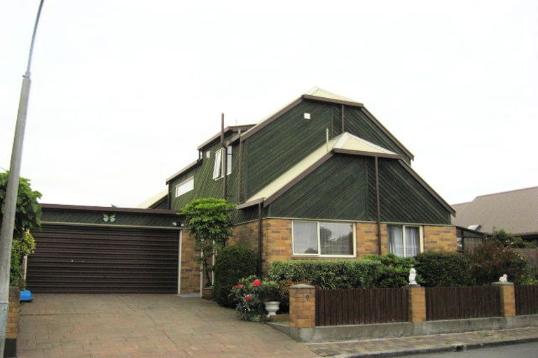 Photo of property in 9 Derenzy Place, Avonhead, Christchurch, 8042