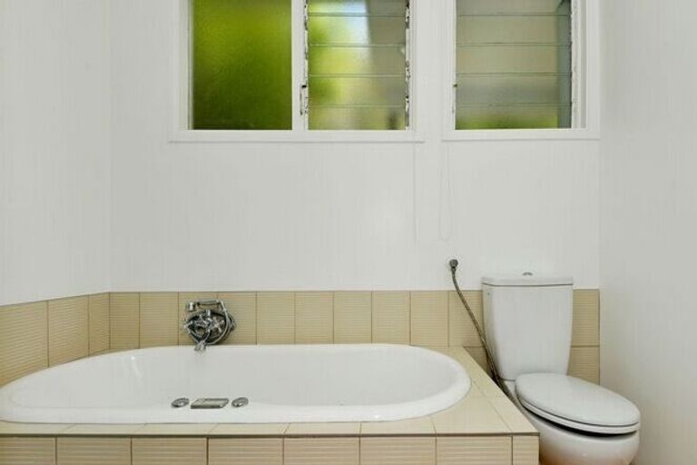 Photo of property in 50 Heathcote Road, Castor Bay, Auckland, 0620