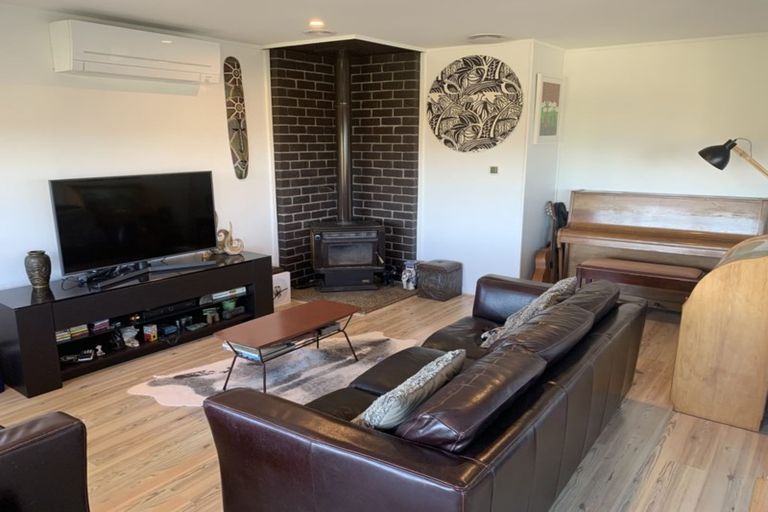 Photo of property in 5 Warwick Avenue, Titirangi, Auckland, 0604