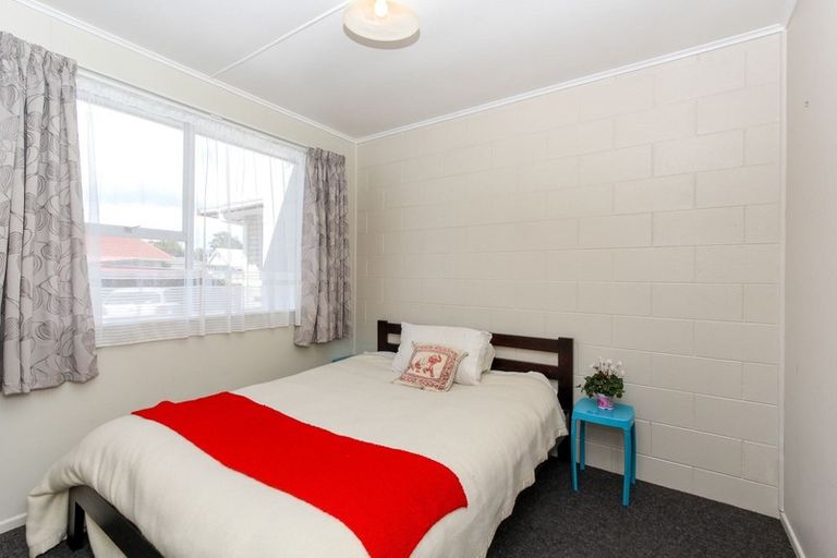 Photo of property in 2/14 Huatoki Street, Vogeltown, New Plymouth, 4310