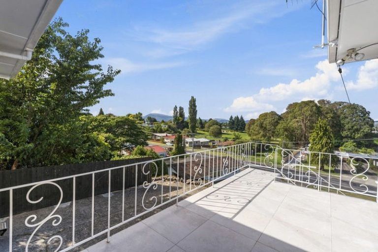 Photo of property in 90 Kawaha Point Road, Kawaha Point, Rotorua, 3010