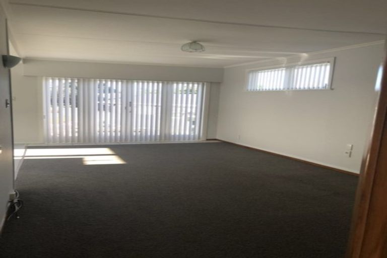 Photo of property in 8-10 Roslyn Road, Mount Wellington, Auckland, 1060