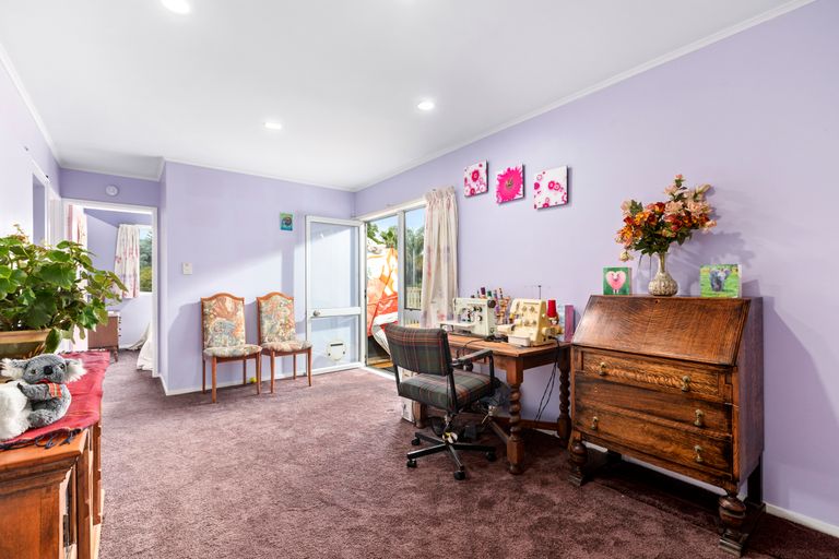 Photo of property in 123 Weatherly Road, Torbay, Auckland, 0630
