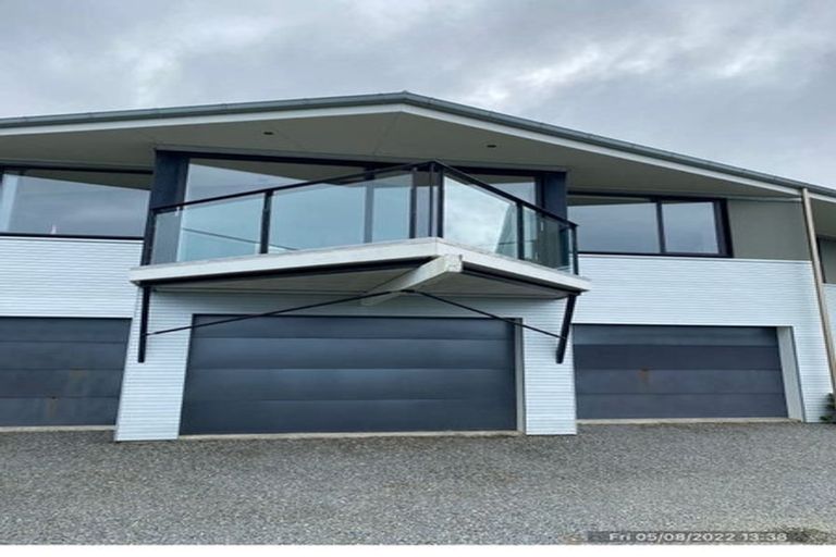 Photo of property in 16 Dungarvan Road, Newlands, Wellington, 6037