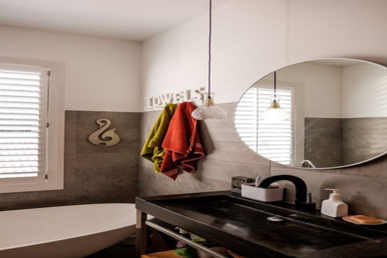 Photo of property in 32 Talavera Terrace, Kelburn, Wellington, 6012