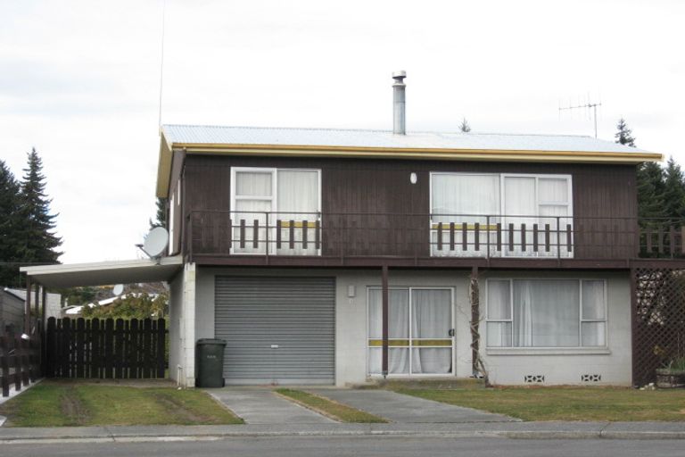 Photo of property in 5 Broderick Street, Te Anau, 9600