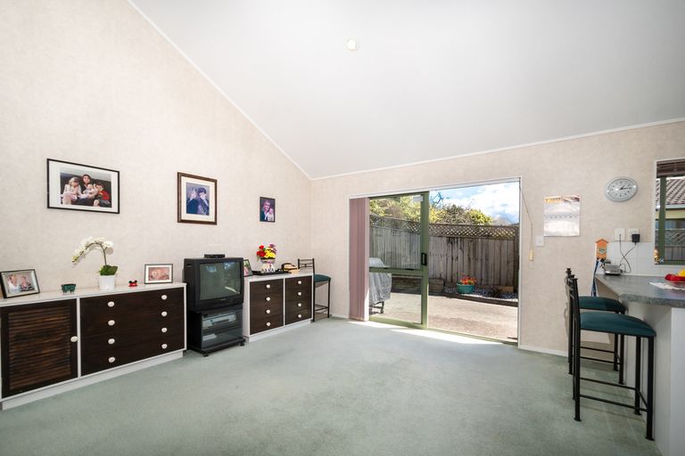 Photo of property in 33 Maurice Borich Place, Henderson, Auckland, 0610