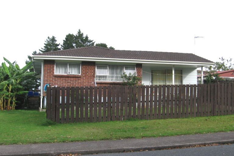 Photo of property in 16 Taitapu Street, Massey, Auckland, 0614