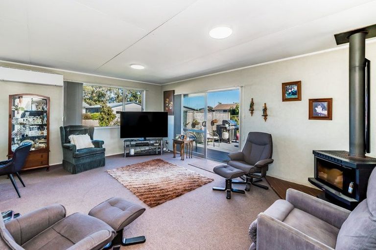 Photo of property in 4 Elder Grove, Paraparaumu, 5032