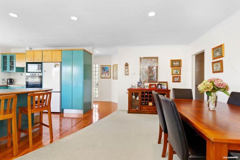 Photo of property in 1b Wakeling Avenue, Te Atatu South, Auckland, 0610