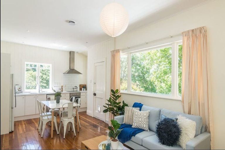 Photo of property in 36 Northland Road, Northland, Wellington, 6012