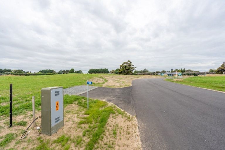 Photo of property in 10 Ochail Way, Otatara, 9879
