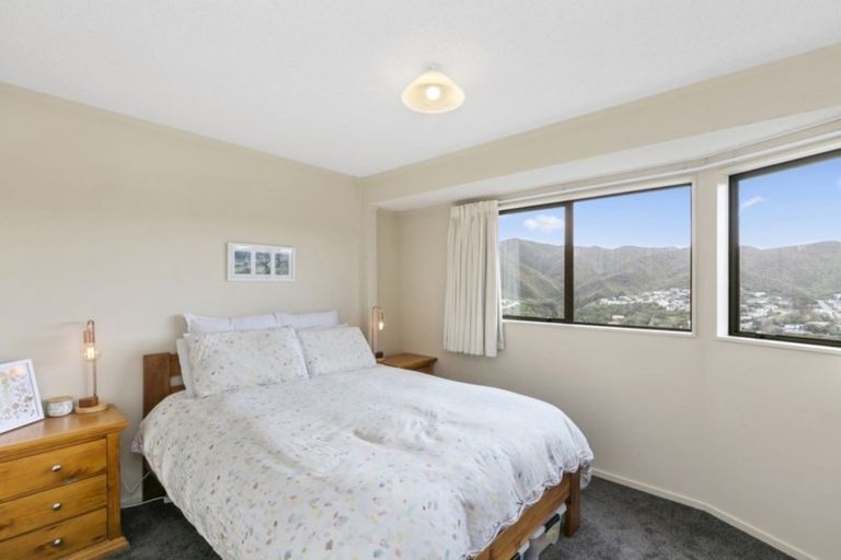 Photo of property in 2/22 Parklands Drive, Karori, Wellington, 6012