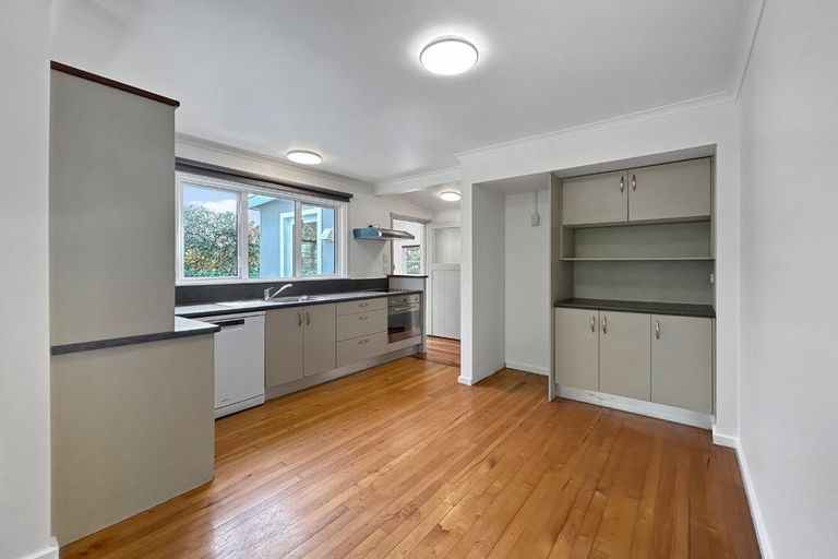 Photo of property in 5 Upjohn Street, Brooklands, New Plymouth, 4310