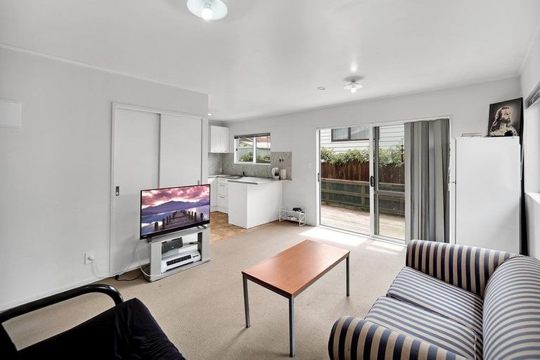 Photo of property in 129 Botany Road, Botany Downs, Auckland, 2010