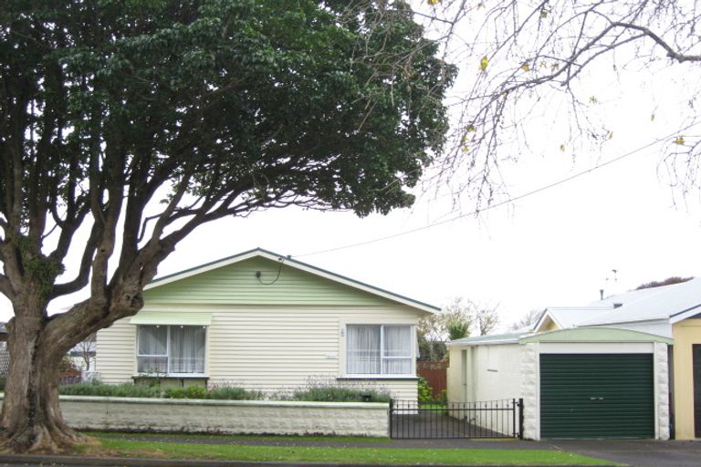 Photo of property in 6 Selwyn Street, Lower Vogeltown, New Plymouth, 4310