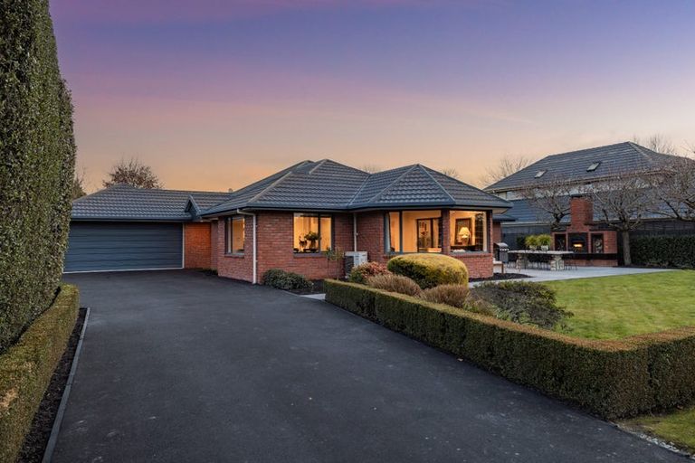 Photo of property in 32 Hussey Road, Harewood, Christchurch, 8051
