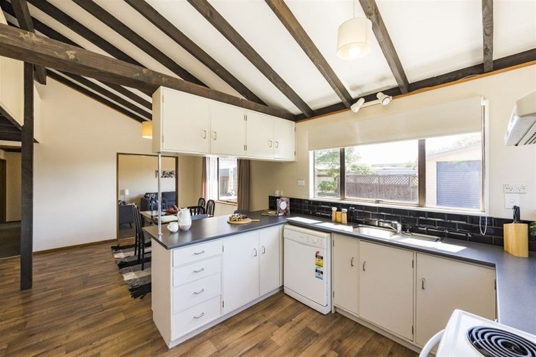 Photo of property in 6 Adams Place, Kelvin Grove, Palmerston North, 4414