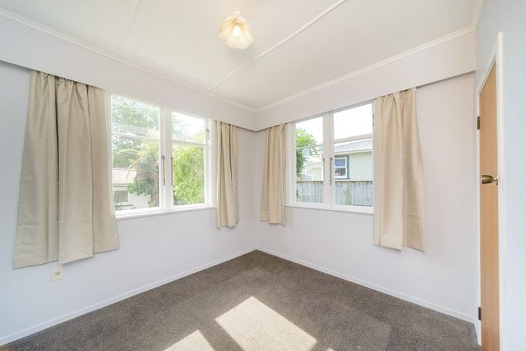 Photo of property in 27 Galway Avenue, Hokowhitu, Palmerston North, 4410