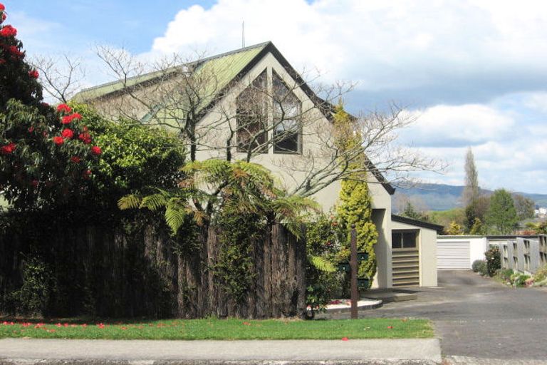 Photo of property in 74c Grand Vue Road, Kawaha Point, Rotorua, 3010