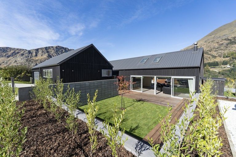 Photo of property in 5 Kincaid Place, Arthurs Point, Queenstown, 9371